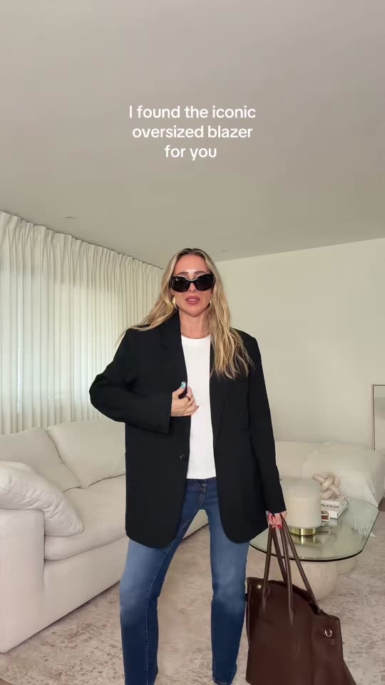 The blazer is an essential for a capsule collection. Totally worth investing in 