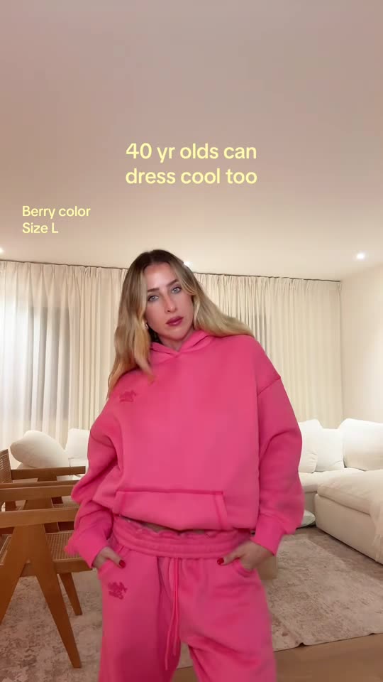For those in the back- you need this sweatsuittttt